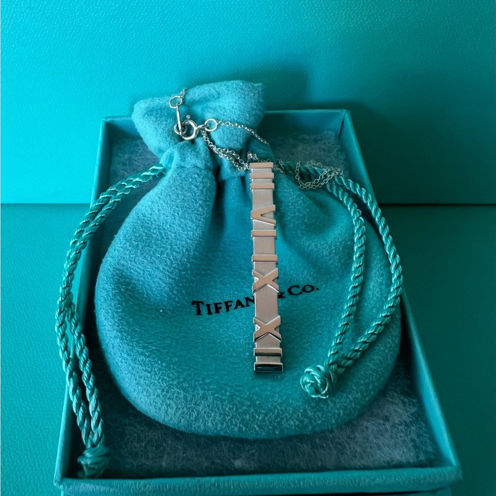 🌸🌸 Authentic Tiffany & Co. Atlas Bar Pendant